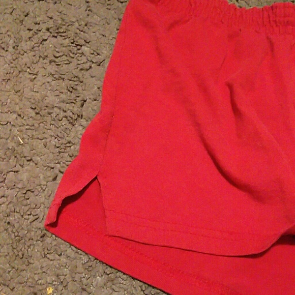 Red shorts - Picture 2 of 3